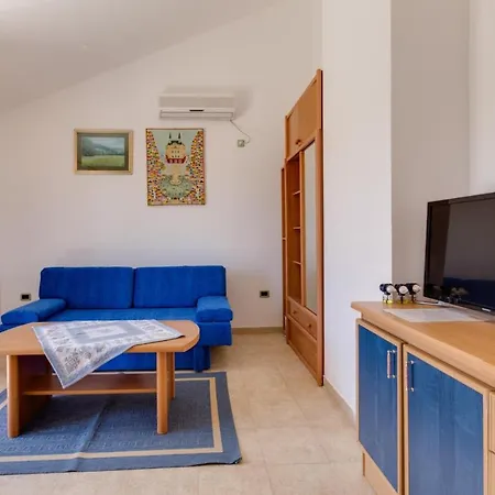 Nives, Artatore Πανσιόν *