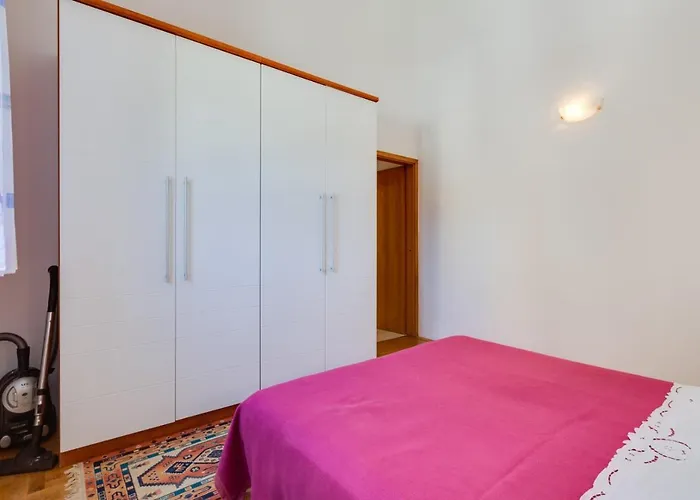 Nives, Artatore Affittacamere 4*