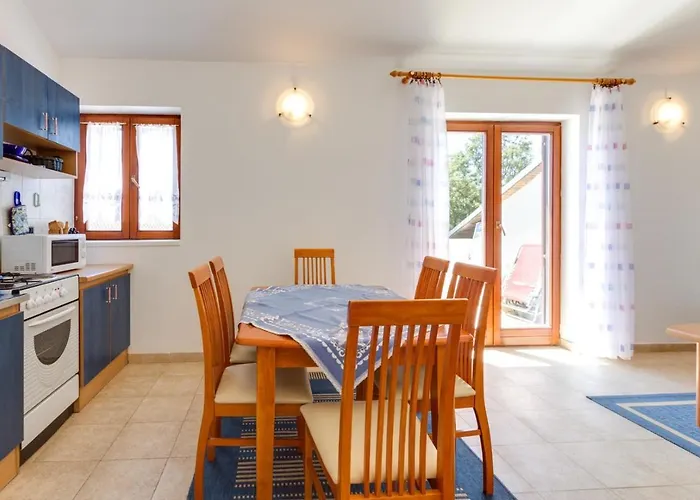 Nives, Artatore Affittacamere