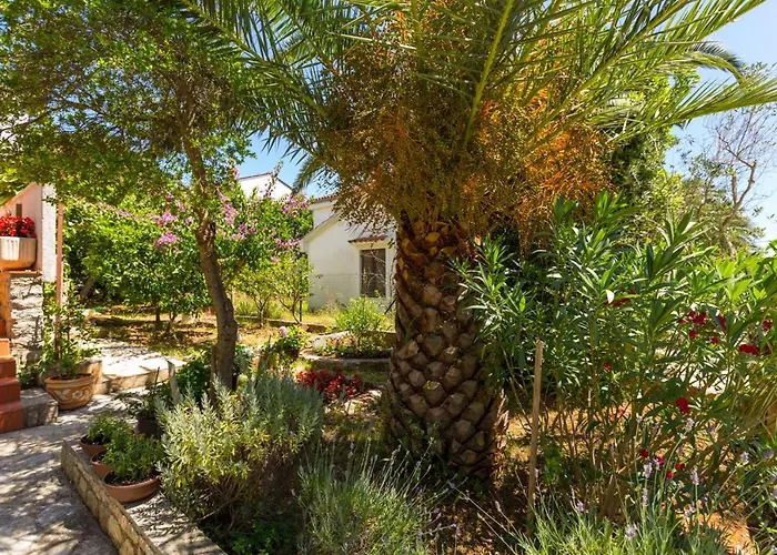 Nives, Artatore Guest house 4*