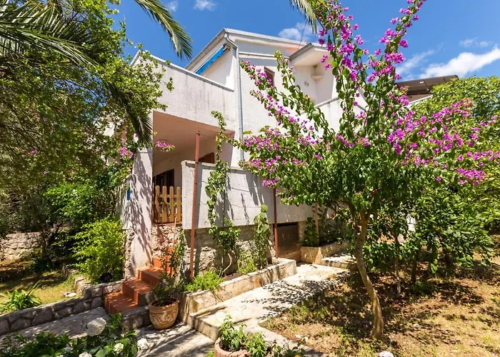 Nives, Artatore Guest house 4*